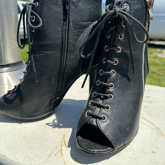 Black leather peep toe, heel booties size 9 - Picture 4 of 4